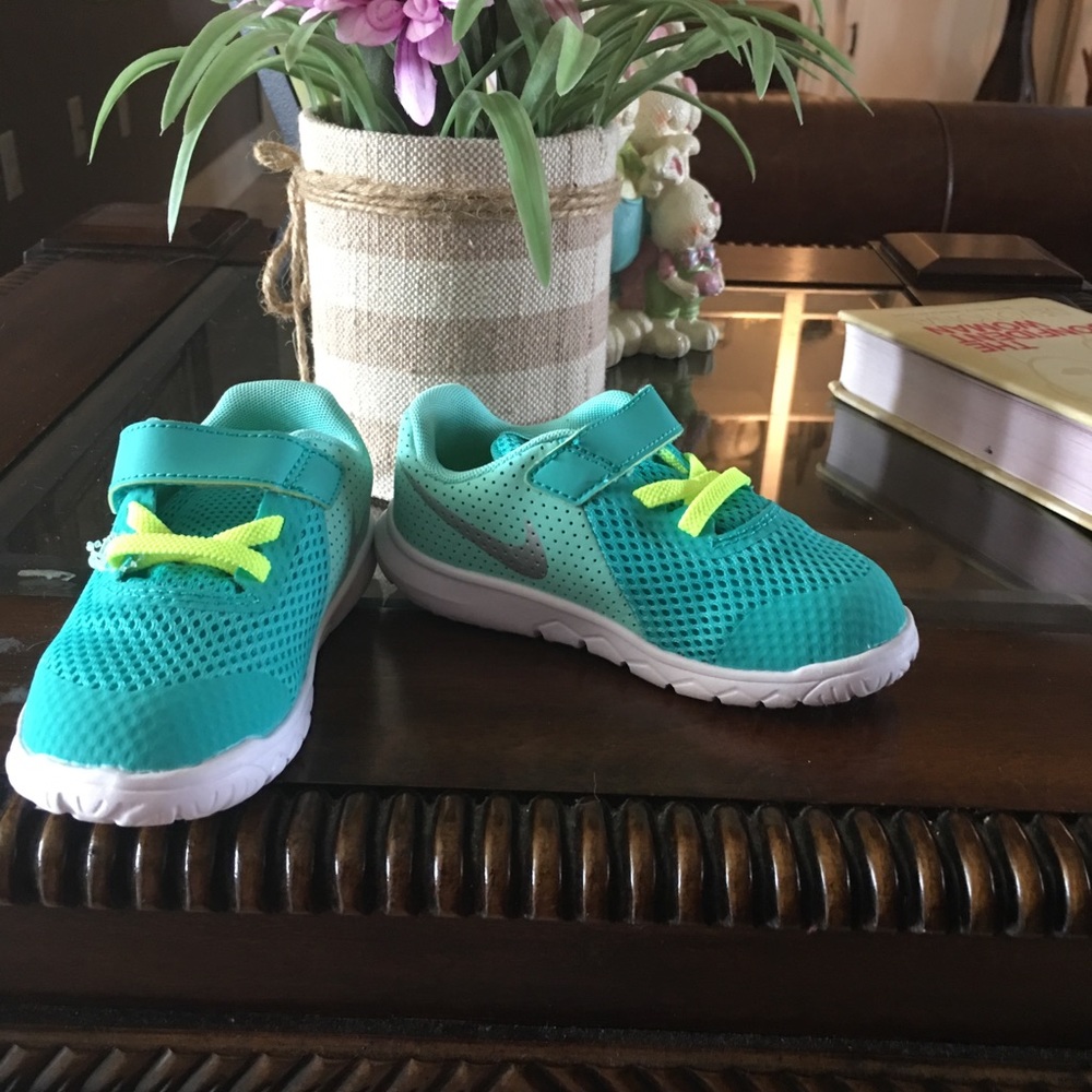 Nike toddler girl sneakers